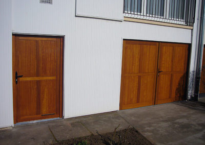 Porte de service coordonnée avec la porte de garage